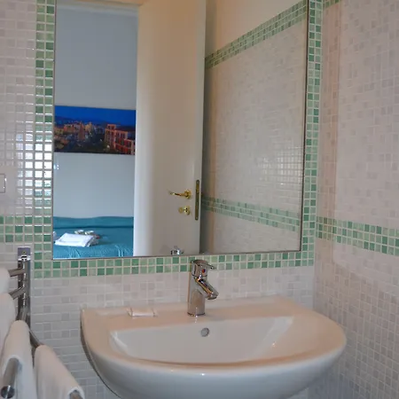 Experience לינה וארוחת בוקר 4*